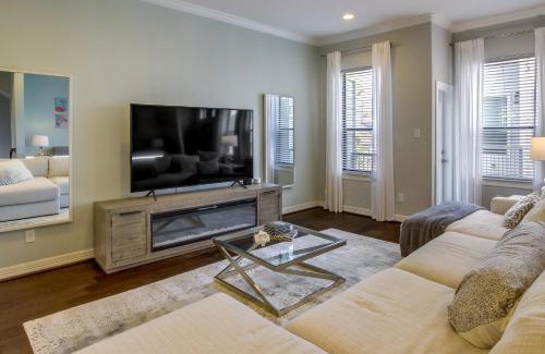 Washington Ave./ Memorial Park House | Houston Home with Rooftop Patio and Downtown Views!