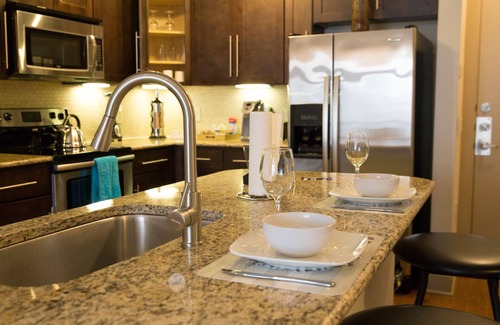 Texas Medical Center Apartment | Houston Modern Apt Pool View NRG DISCOUNTED