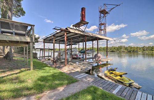 Barrett House | Houston Riverfront House with Deck and Private Dock!