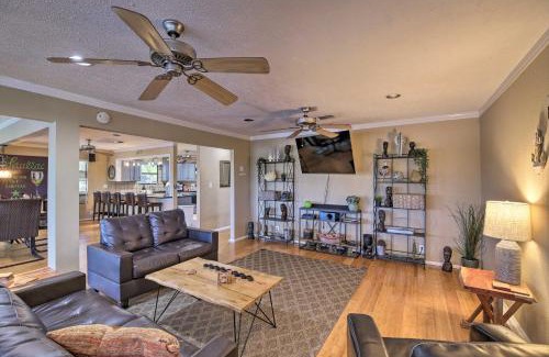 Barrett House | Houston Riverfront House with Deck and Private Dock!