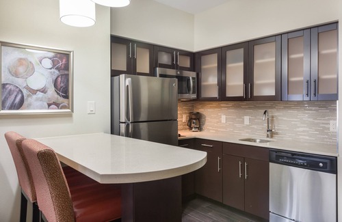 Spring Branch West Condo | Houston's Energy Corridor | Fitness Center + Outdoor Pool + Hot Tub
