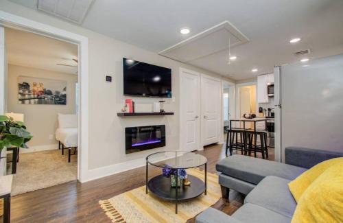Greater East End House | Houston Townhouse-two bedroom