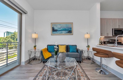Greenway Plaza-Upper Kirby Apartment | Houston Upper Kirby Luxury Apt w/Pool Gym, Meeting Rm etc