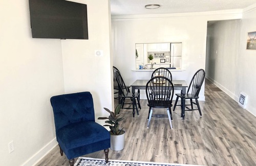 Hutchinson House | Houston Whiteside Cottage
