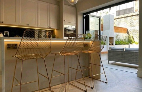 Hove House | Hove 7 Bed Townhouse + Outdoor BBQ