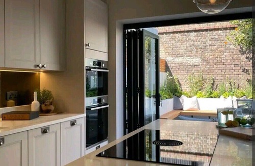 Hove House | Hove 7 Bed Townhouse + Outdoor BBQ