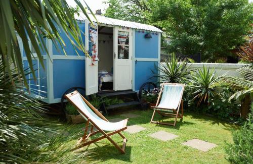 Hove Apartment | Hove Hut Actually - By Brighton Holiday Lets