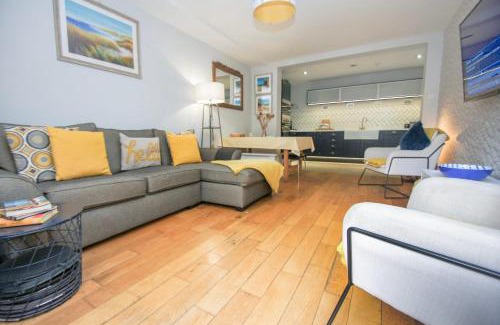 Hove Apartment | Hove Hut Actually - By Brighton Holiday Lets