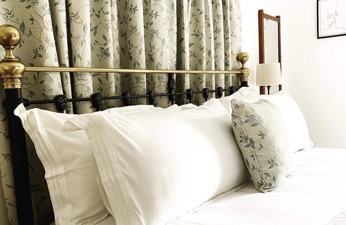 Buxton Bed & Breakfast | HOVELL HALL Country B&B