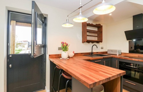 Welton Cottage | HOW HILL FARM COTTAGE, pet friendly, with a garden in Greystoke