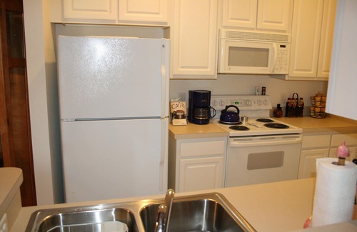 Rehoboth Beach Condo | How Style & Low Rates - Close to the Beach and Shopping