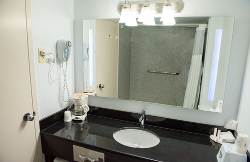 Portage La Prairie Hotel | Howard Johnson by Wyndham Portage La Prairie