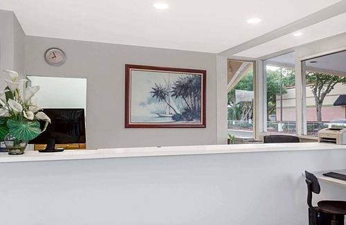 Vero Beach Hotel | Howard Johnson by Wyndham Vero Beach / Downtown