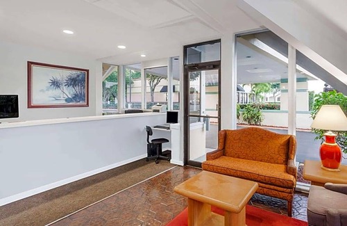 Vero Beach Hotel | Howard Johnson by Wyndham Vero Beach / Downtown