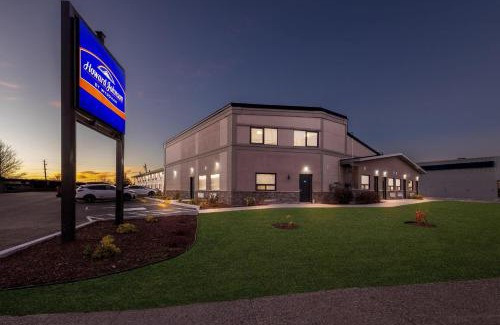 Thunder Bay Hotel | Howard Johnson by Wyndham Thunder Bay