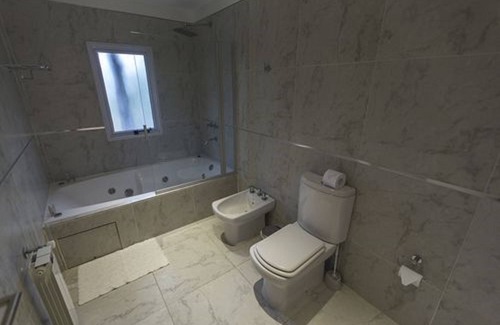 San Pedro Hotel | Howard Johnson by Wyndham San Pedro Resort & Marina