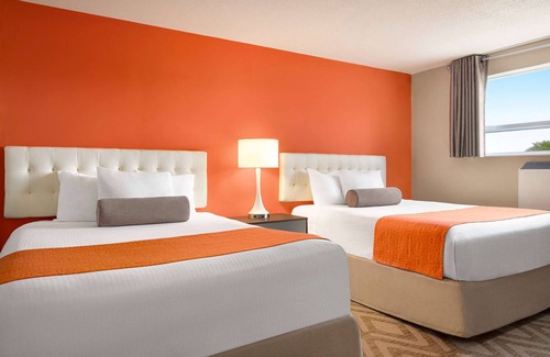 Gravenhurst Hotel | Howard Johnson by Wyndham Gravenhurst