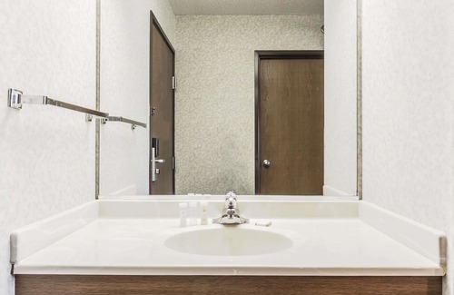 Manteno Hotel | Howard Johnson by Wyndham Manteno