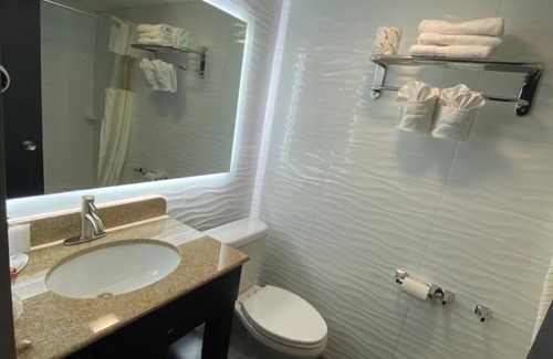 Clifton Hotel | Howard Johnson by Wyndham Clifton NJ