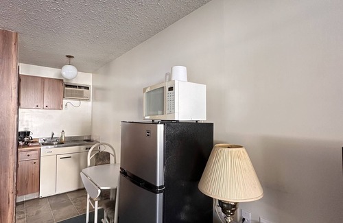 Edson Hotel | Howard Johnson by Wyndham Edson