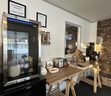 Edson Hotel | Howard Johnson by Wyndham Edson