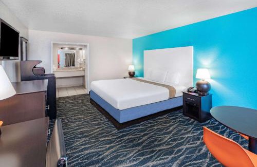 Southeast Houston Hotel | Howard Johnson by Wyndham Houston Hobby Airport
