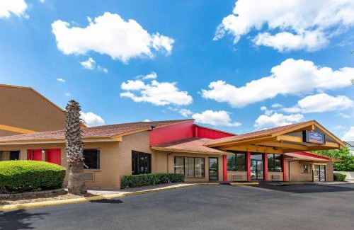 Southeast Houston Hotel | Howard Johnson by Wyndham Houston Hobby Airport