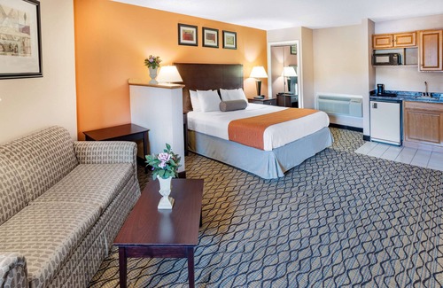 Lenox Hotel | Howard Johnson by Wyndham Lenox