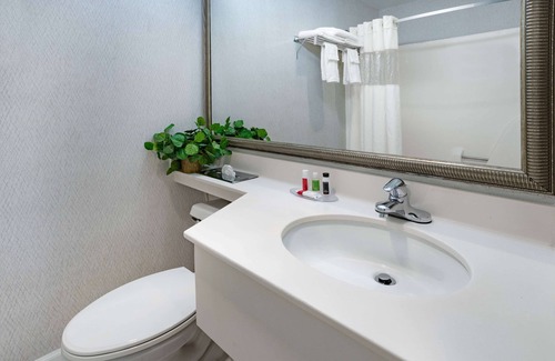 Lenox Hotel | Howard Johnson by Wyndham Lenox