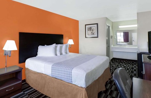 Ceres Hotel | Howard Johnson by Wyndham Modesto Ceres