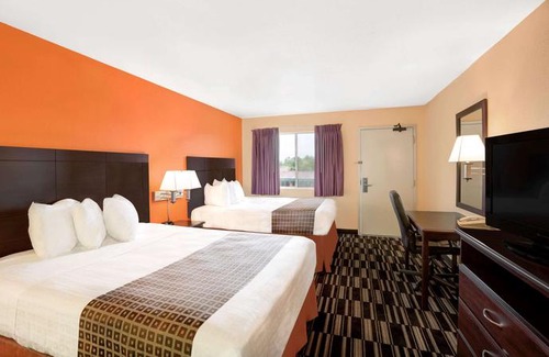 Ceres Hotel | Howard Johnson by Wyndham Modesto Ceres