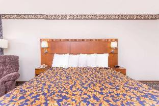 Perry Hotel | Howard Johnson by Wyndham Perry GA