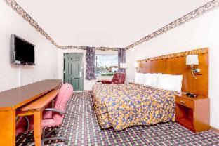 Perry Hotel | Howard Johnson by Wyndham Perry GA