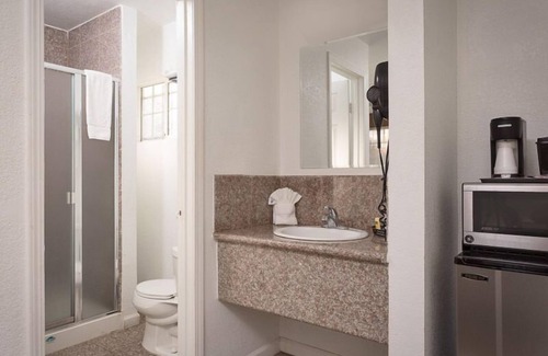 Central Berkeley Hotel | Howard Johnson by Wyndham Berkeley