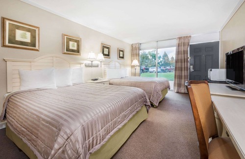 Burlington Hotel | Howard Johnson by Wyndham Burlington