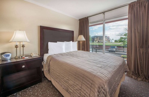 Burlington Hotel | Howard Johnson by Wyndham Burlington