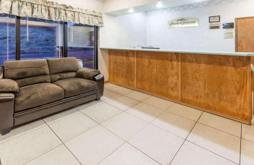 Roseburg Hotel | Howard Johnson by Wyndham Roseburg