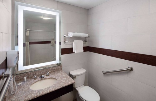 Williams Hotel | Howard Johnson by Wyndham Williams