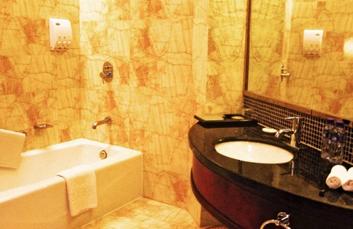 Jinqiao Hotel | Howard Johnson Wyndham Leonora plzaz Shanghai