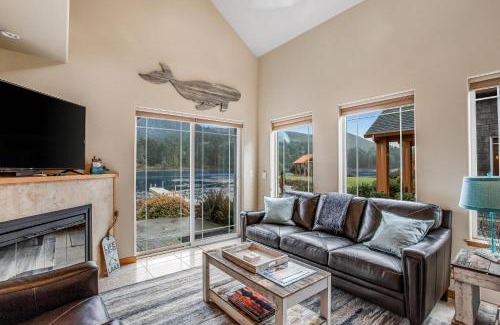 Rockaway Beach House | Howard's Lakehouse by the Sea