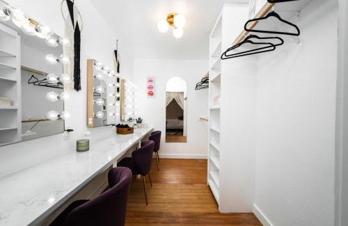 Fredericksburg House | Howdy Haus - Pool Hot Tub Game Room & Glam Room