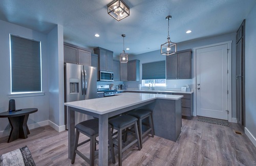 Cody House | -:- Howdy Hideaway -:- Modern New Construction - 4BR+