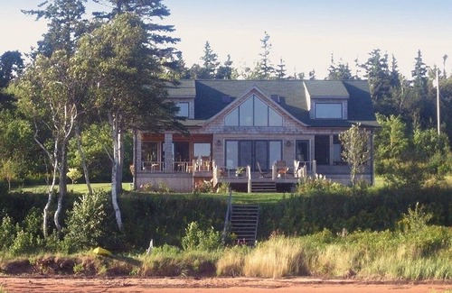 Red House House | Howe Bay Beach House/PEI Oceanfront Vacation Rental