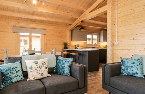 Kendal Cottage | HOWGILL LODGE, pet friendly, with open fire in Kirkby Lonsdale