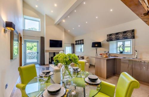 Fourstones Near Bentham House | Howgills Barn