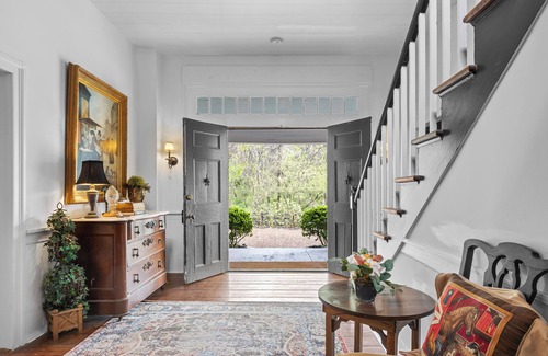 Bellevue House | Hows Manor - Luxury Historic Farmhouse Circa 1840