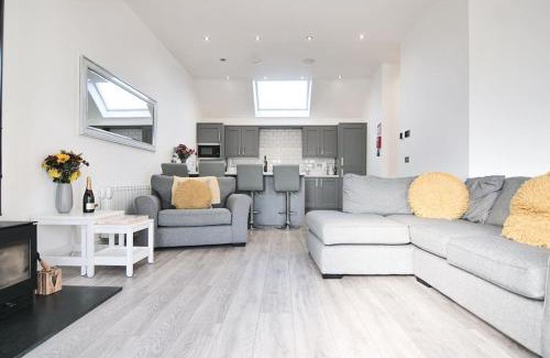 York House | Hoxne Cottages - Daisy Cottage with private hot tub