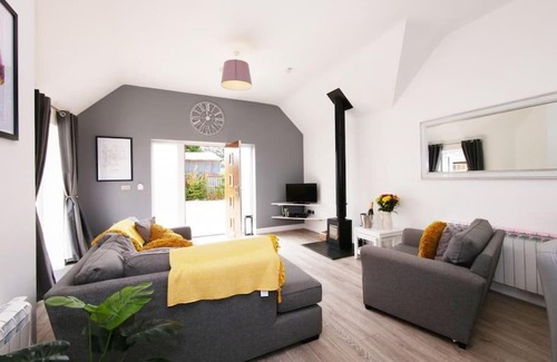York House | Hoxne Cottages - Daisy Cottage with private hot tub