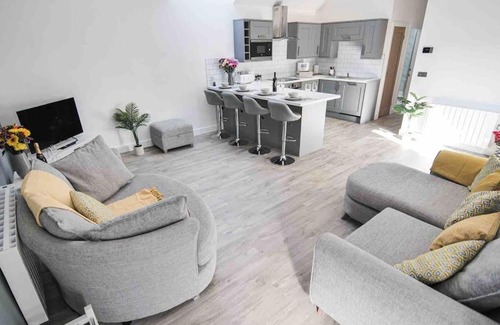 York House | Hoxne Cottages - Poppy Cottage with private hot tub