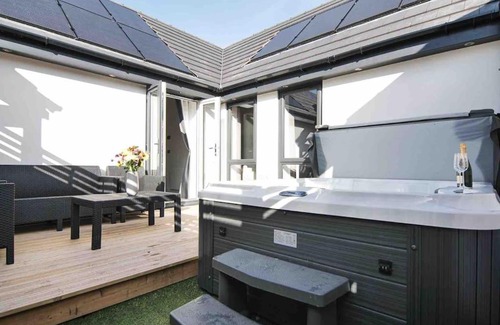 York House | Hoxne Cottages - Poppy Cottage with private hot tub